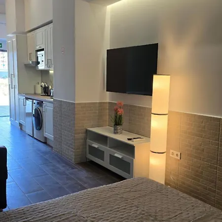 Arena Legacy Modern Suits Valencia
