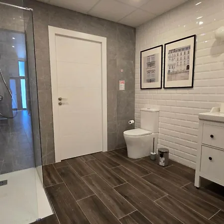 Arena Legacy Modern Suits דירה *